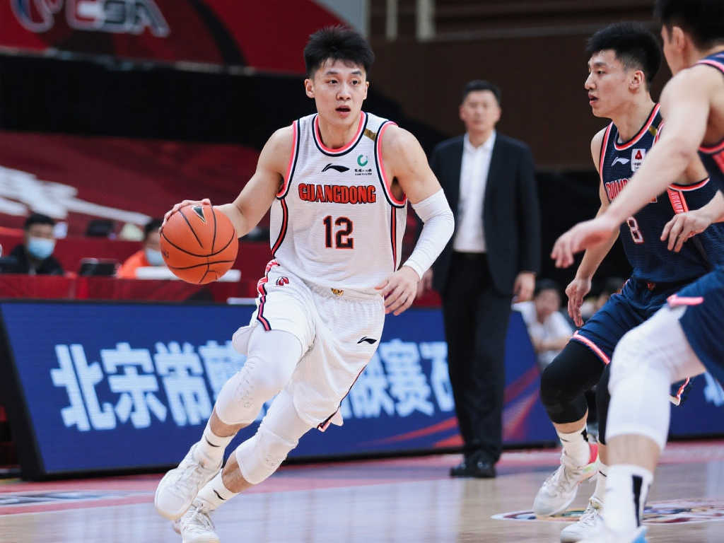 杜锋信任铸就季后赛密钥 胡明轩最佳表现回报满满 杜锋信任铸就季后赛密钥 胡明轩最佳表现回报满满